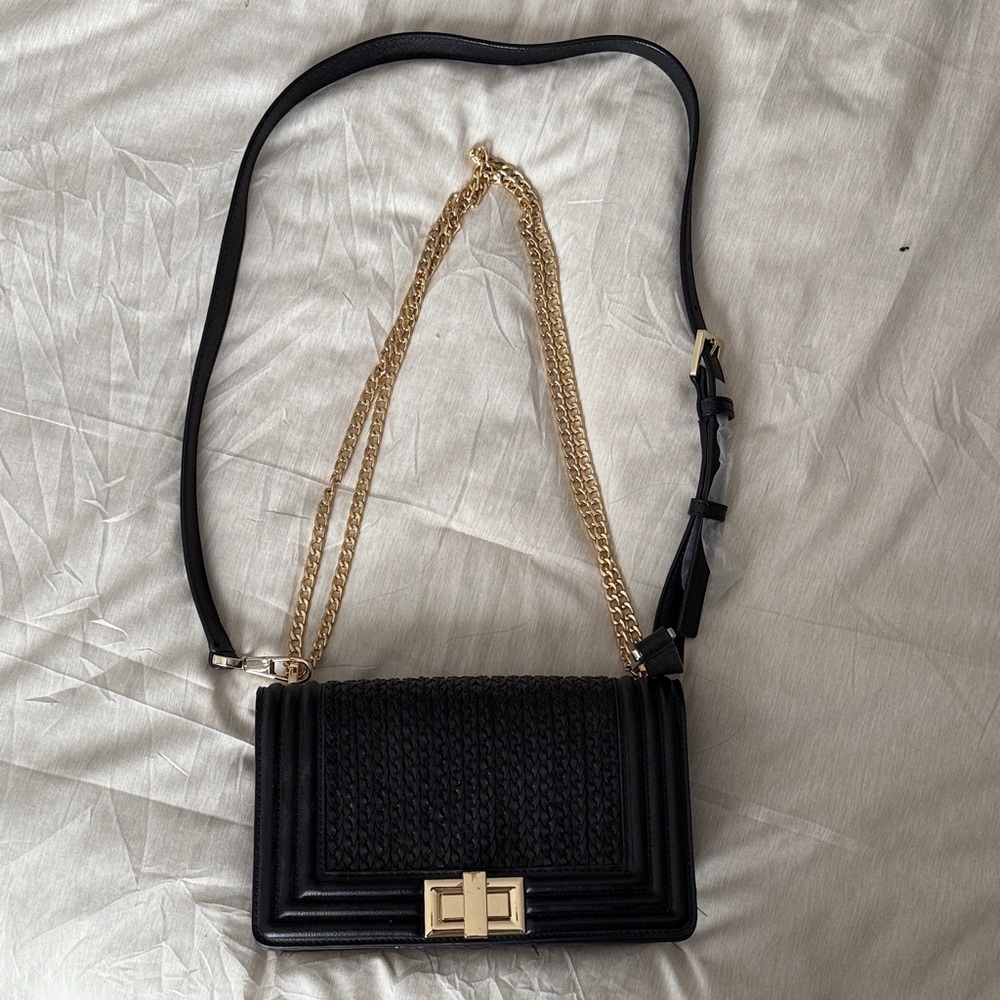 Elegant Black and Gold Women's Shoulder Bag